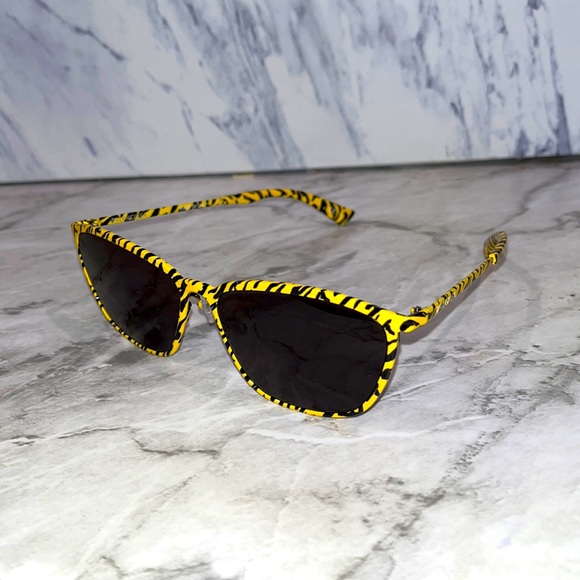 Balenciaga yellow leopard cat eye sunglasses 34 - Picture 1 of 6